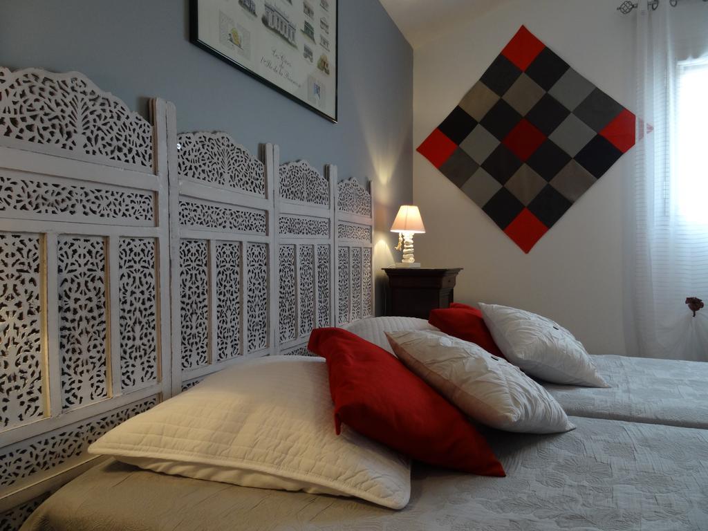 Une Chambre En Ville Savigneux  Kamer foto