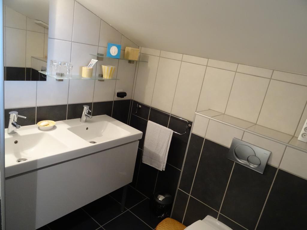 Une Chambre En Ville Savigneux  Kamer foto