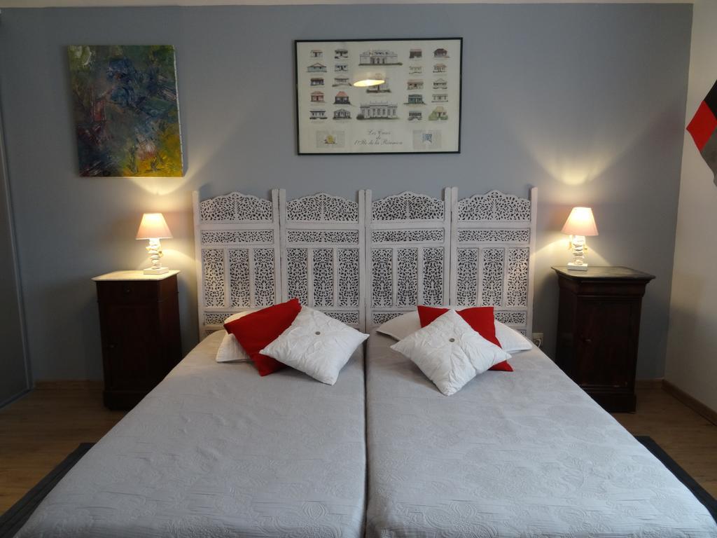 Une Chambre En Ville Savigneux  Kamer foto